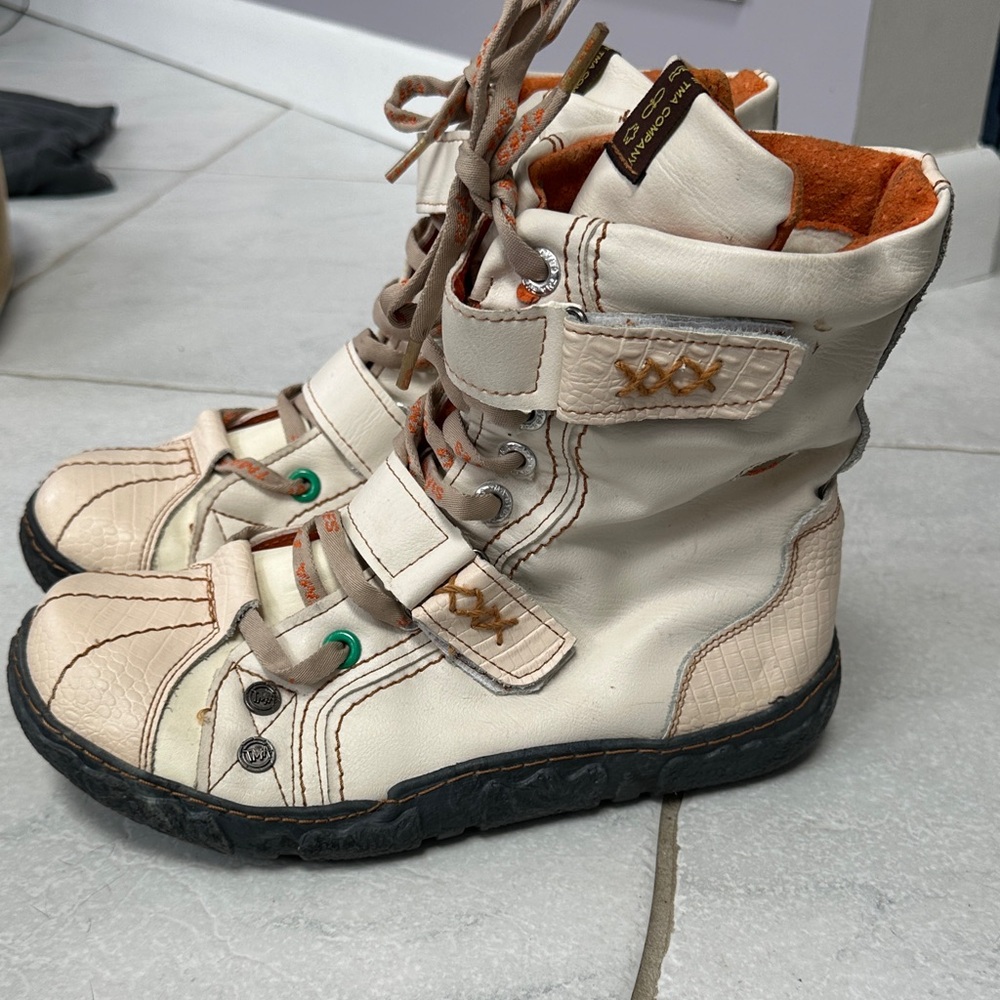 TMA Eyes women’s leather cream, white, size 9 lace up comfortable